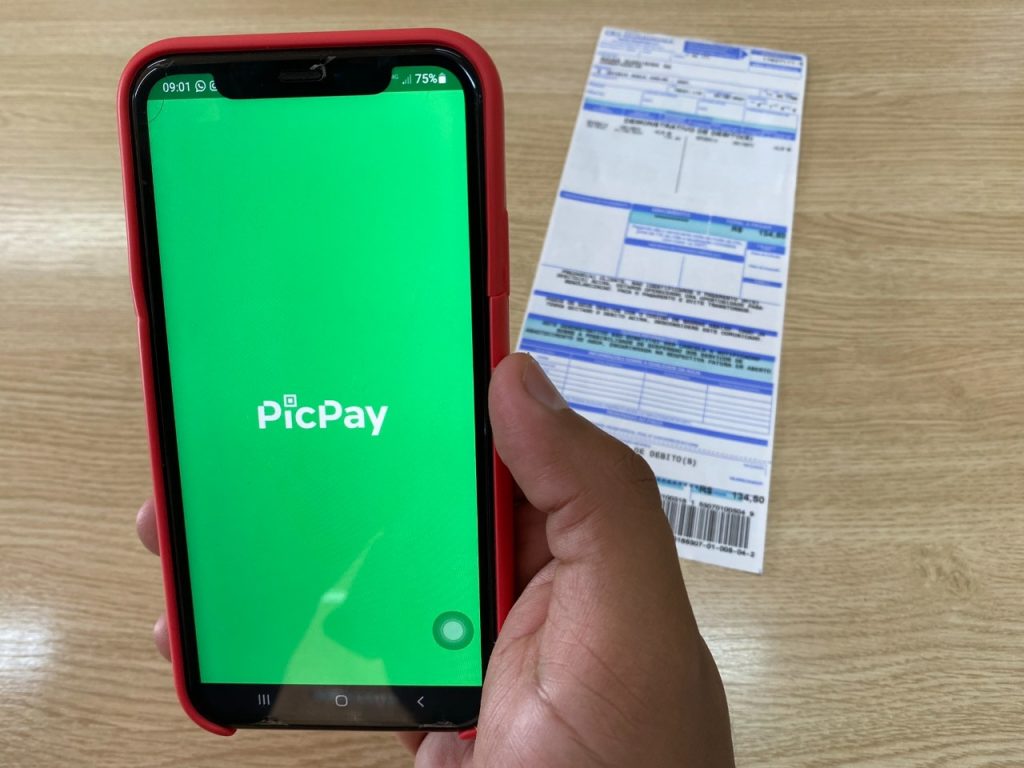 Parceria entre a Águas de Camboriú e a PicPay oferece dinheiro de volta no pagamento da fatura da água