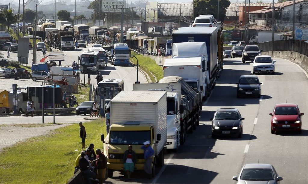 Economia – Repescagem do Auxílio Caminhoneiro será paga hoje Motoristas que se declararam até 29 de agosto receberão R$ 2 mil