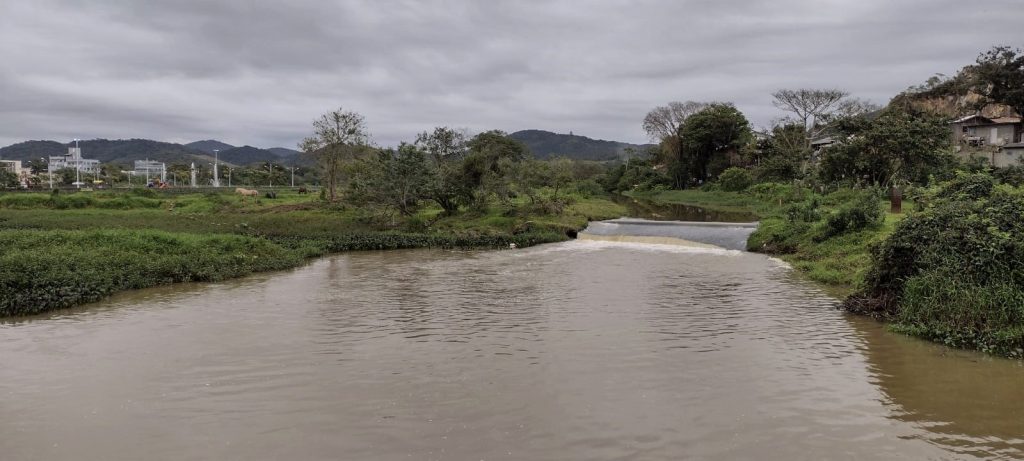 Balneário Camboriú – Chuvas constantes elevam nível do Rio Camboriú