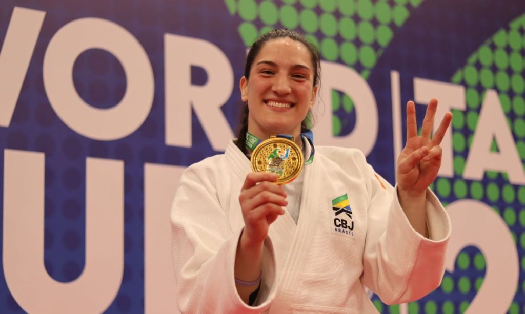 Esporte – Mayra Aguiar faz história ao conquistar tricampeonato mundial de judô Judoca é a 1ª do país, entre homens e mulheres, a somar três ouros